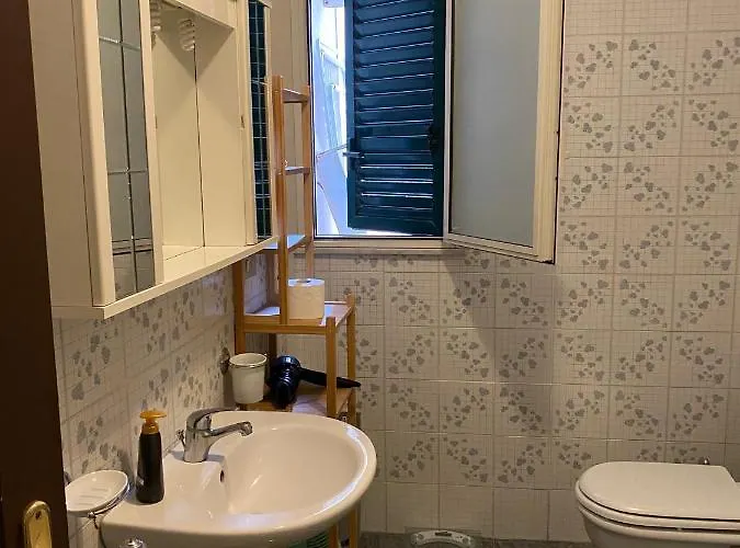 4 Passi Casa شقة *